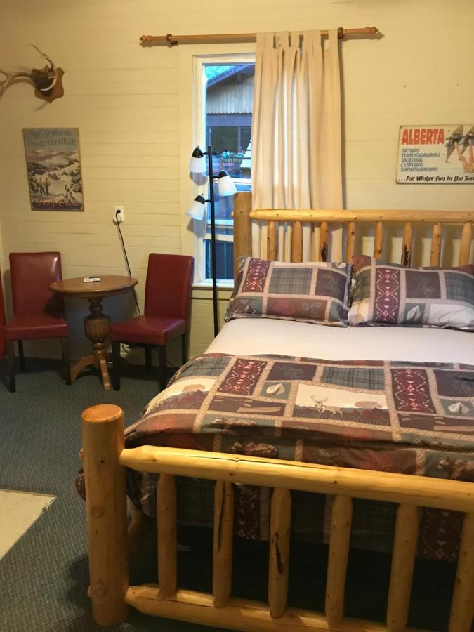 Holiday Lodge Cabins Banff Luaran gambar